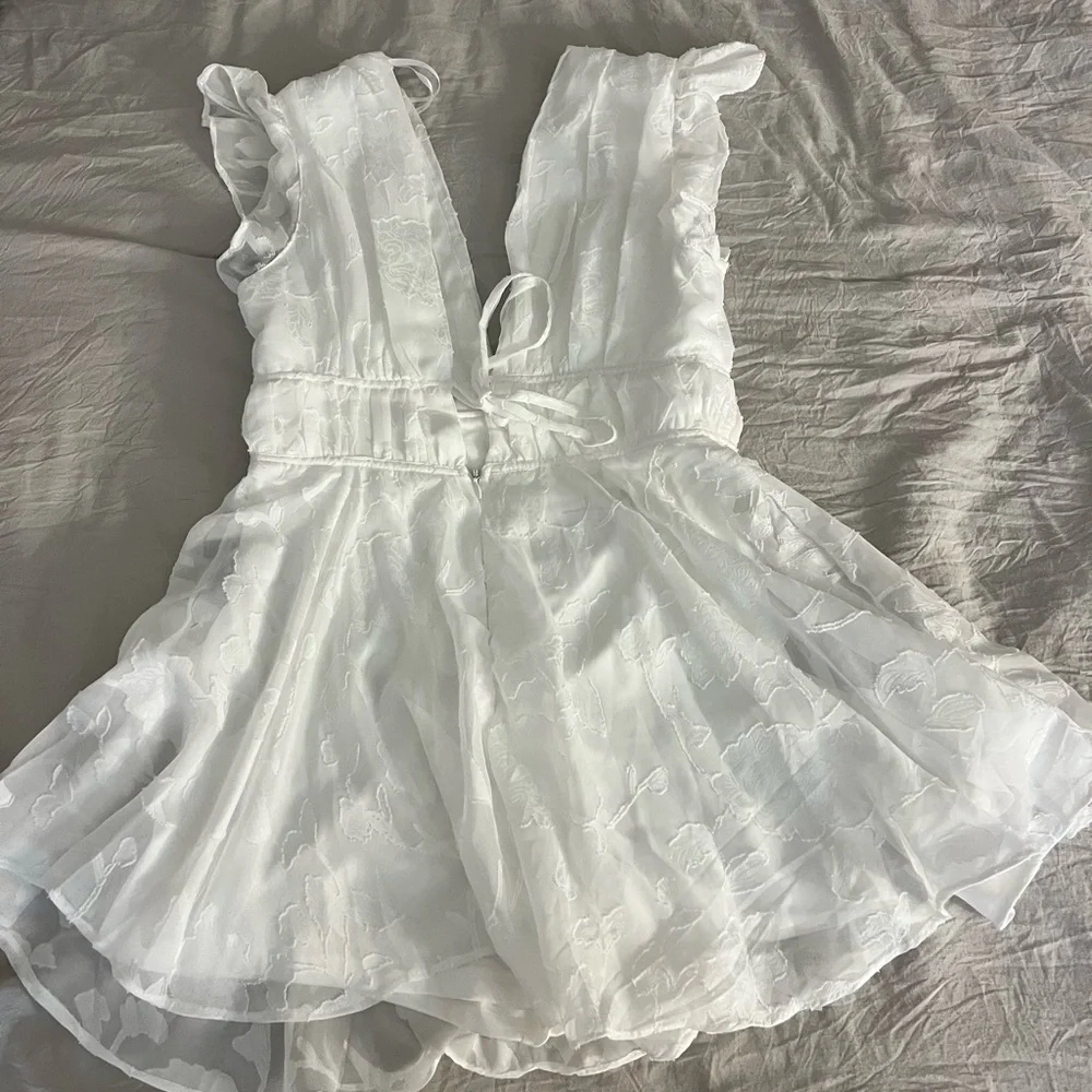 ❗️*SOLD*❗️ Lulu’s White lace NWT dress/Romper, bachelorette - Picture 6 of 7